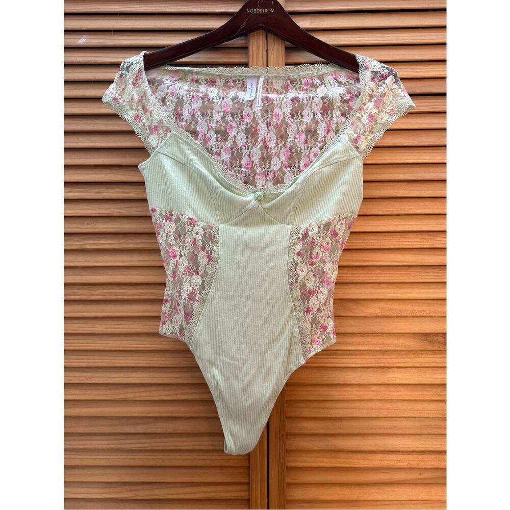 Urban Outfitters bodysuit size medium